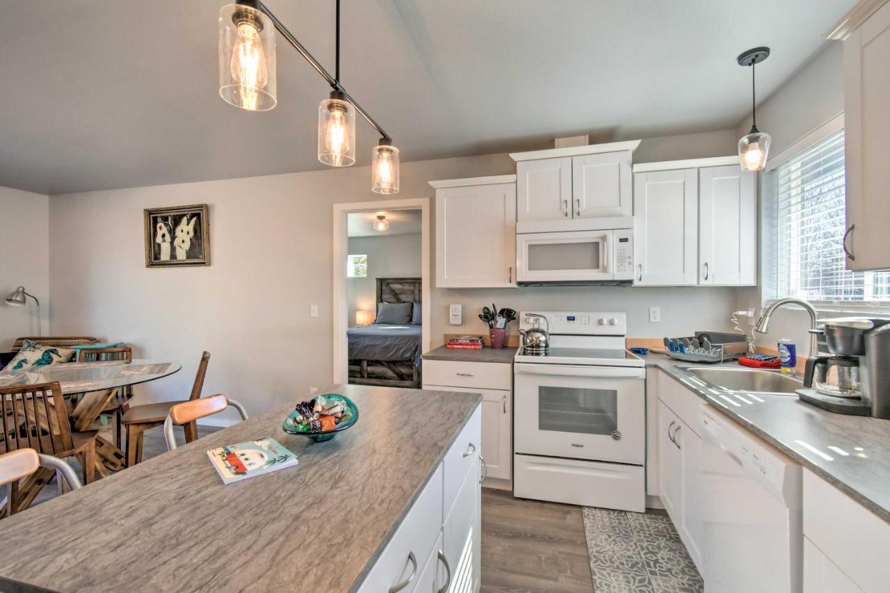 Canal Cottage Retreat With Dock And Waterfront Views Ocean Shores Exteriör bild