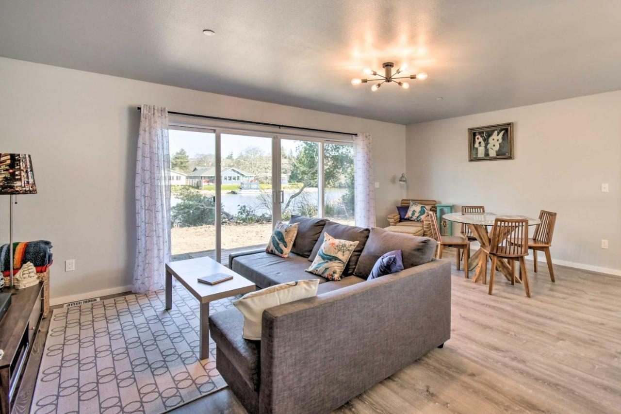Canal Cottage Retreat With Dock And Waterfront Views Ocean Shores Exteriör bild
