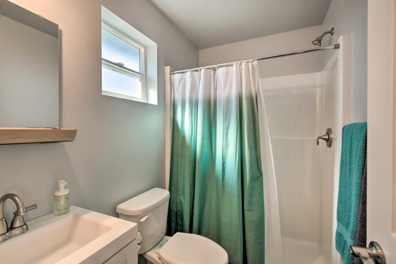 Canal Cottage Retreat With Dock And Waterfront Views Ocean Shores Exteriör bild