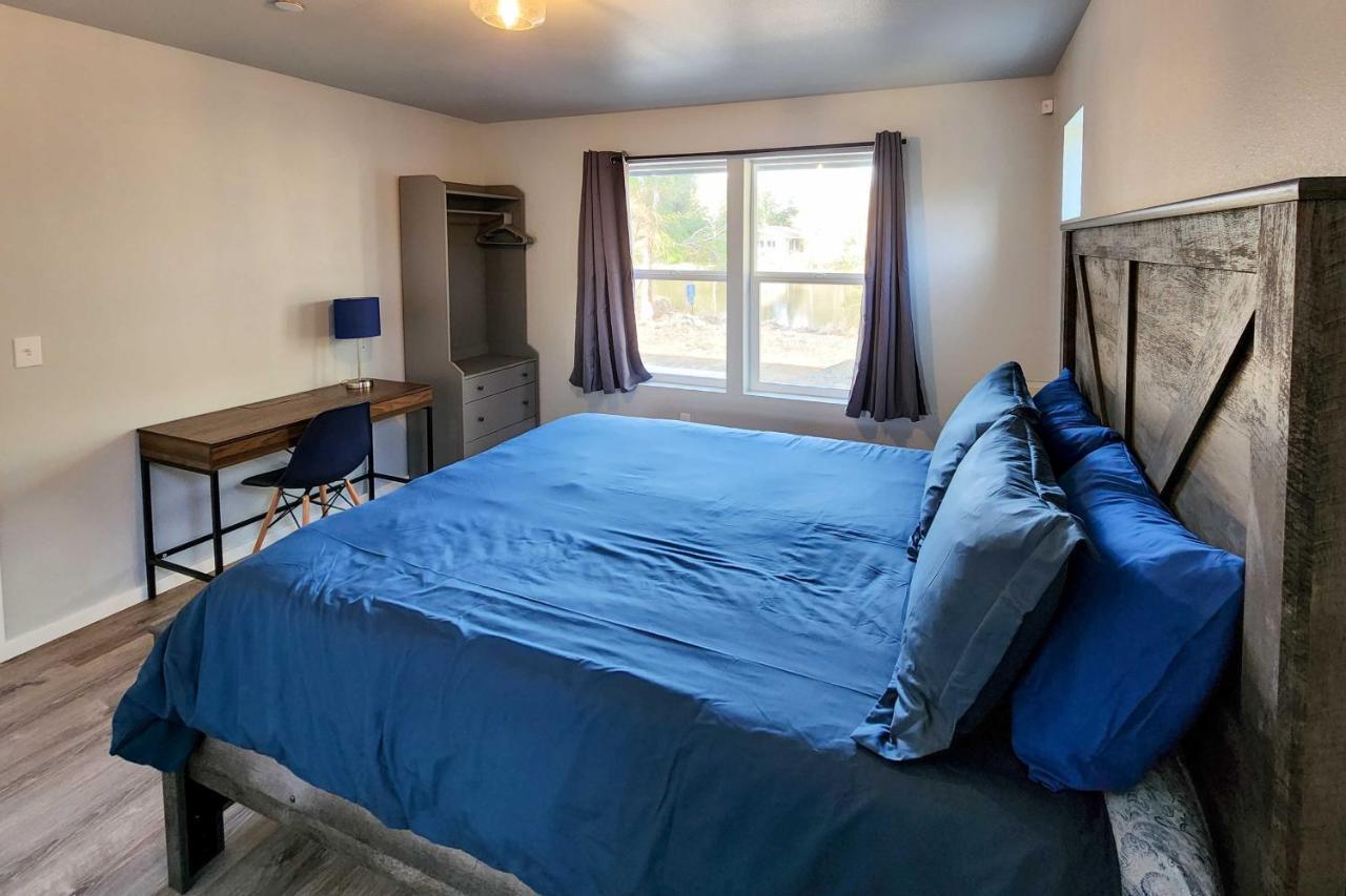 Canal Cottage Retreat With Dock And Waterfront Views Ocean Shores Exteriör bild