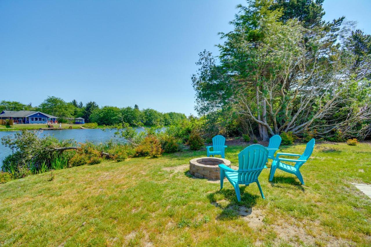 Canal Cottage Retreat With Dock And Waterfront Views Ocean Shores Exteriör bild
