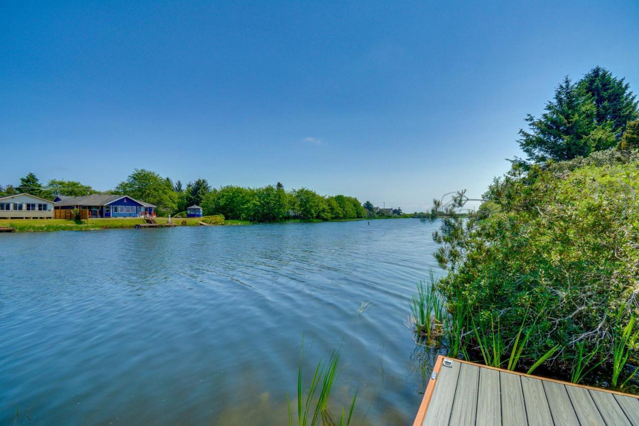 Canal Cottage Retreat With Dock And Waterfront Views Ocean Shores Exteriör bild
