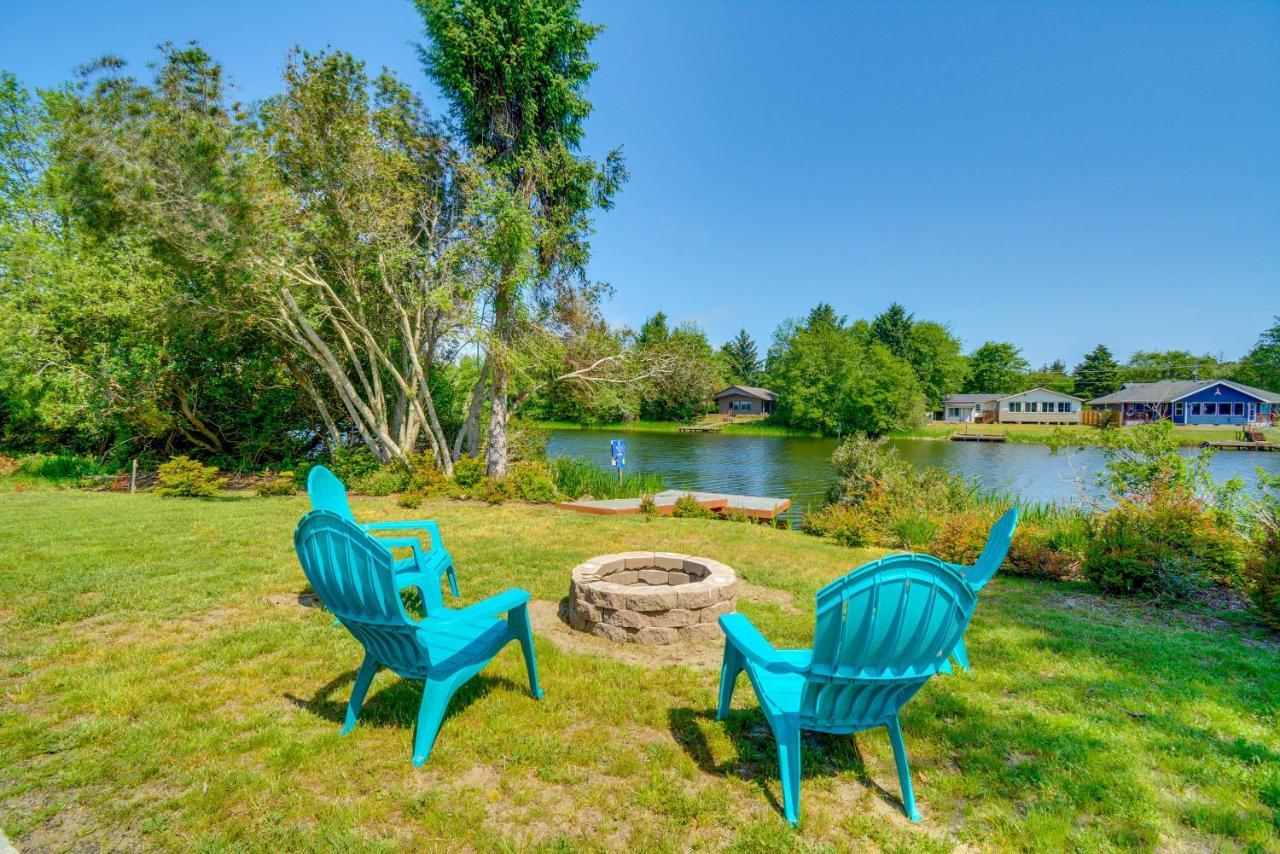 Canal Cottage Retreat With Dock And Waterfront Views Ocean Shores Exteriör bild